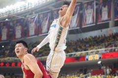 篮协承认误判:曾凡博受伤犯规符合违体犯规C2条款