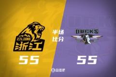 总决赛G1半场55平!胡金秋12+5,朱俊龙伤退,奥莫特14+5
