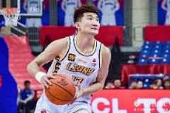 媒体人:广厦积极求变 孙铭徽提速关键 北京半场需应对策略