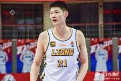 媒体人分析:北京队篮板球需加强,胡金秋4记中距离关键取胜