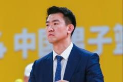 王博:首场比赛大家有点紧张,这两天主要给球员放松心态