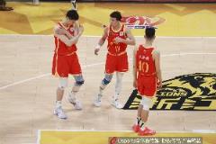 篮板优势明显!广厦47-36领先北京,前场篮板17-10