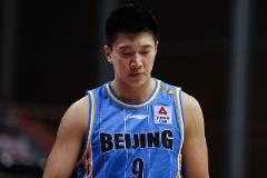北京广厦首节合计18次犯规 北京10次广厦8次