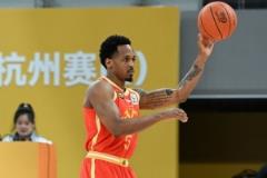 半场神勇!小巴里-布朗9投6中三分4中2砍下17分3助攻正负值+14