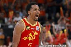 布朗26投14中砍41分6记三分9助攻3断1帽成最大功臣