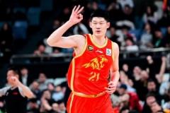 胡金秋回忆腹部被撞:回更衣室调整后缓解 想与兄弟并肩作战