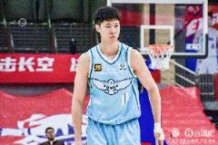 赵嘉义租借期满正式加盟青岛男篮