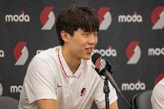 杨瀚森：NBA训练强度更高，球员主动寻求身体对抗