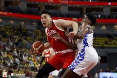 苏群：中国男篮首胜背后是自我博弈 阵容实验引关注