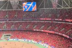 直击现场!球迷已经基本全部入场,放眼望去一片红!
