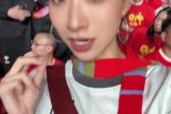震撼!退钱姐晒视频:7万人一起唱国歌是什么效果?