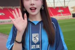 早说武汉有这样的美女球迷,就去现场看球了