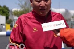 小伙专门旷课来看国足!!你小子是真有活儿啊