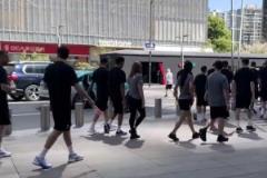 这么轻松?澳大利亚全队上午还在杭州散步,晚上2-0轻取国足