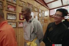这是光头还是“异形”甲亢哥到少林寺出家啦,看着有点懵
