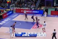 这是白送福建两分?库克这上篮也没进呀,怎么就给加上两分了?