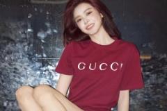 多控一会也行!美娜坐飘窗上光腿光脚晒照:控你12秒~