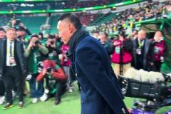 于大宝退役仪式⚽️还能听见球迷高喊:“大宝天天见!”