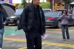 哈哈哈!黄牛推荐黄思静优惠买票进场看比赛~给大哥整懵了哈