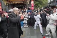 甲亢哥被画成了熊猫脸,这下黑脸看不出来了