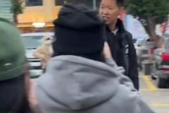 这个黄牛有点虎啊!请问如果大哥坐观众席了,谁上去替11号?