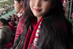 从工体成功带走1分,成都球迷小姐姐的喜悦写在脸上