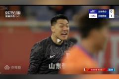 被对手狂轰乱炸屡次救险!王大雷面部狰狞怒吼队友