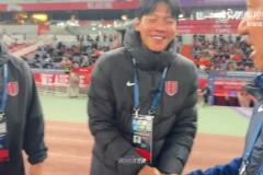 老乡见老乡!泰山教练组和成都教练组一共多少韩国人?