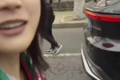 女球迷看球会说脏话吗?小姐姐:不会,比赛时:裁判我C…