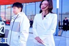 这大长腿!现在女詹密都这么卷了吗