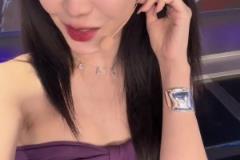 湖人输了美娜勉强的笑,可惜了这一身紫色韵味