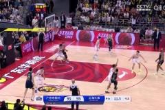 全场狂呼MVP!胡明轩决胜时刻大心脏撤步三分,随后又送上制胜抢断!