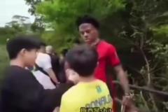 越说越过分,小球迷称梅西是侏儒,甲亢哥及时打停