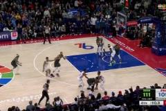 年轻人就是横啊!爱德华兹无视2人包夹 最后10秒天神下凡致胜