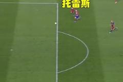 是什么让西蒙斯瞬间变脸?原来是梅西准备上场了!