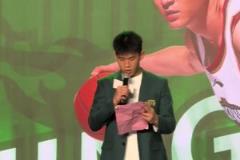 下一次穿西装就是选秀大会!林葳曾穿着西装上台讲话~