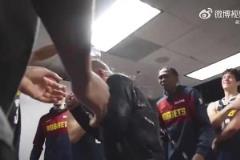 被队员疯狂泼水庆祝!重温马龙成掘金队史执教胜场第一的美好时刻