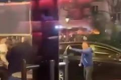 火爆!维拉球迷和巴黎球迷在街头发生大规模冲突