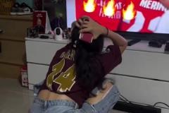 激动坏了!阿森纳3-0皇马,女枪迷在电视机前疯狂庆祝