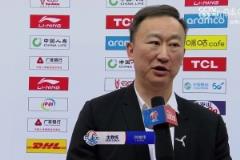 丑闻归丑闻,篮球归篮球!刘维伟赛后接受采访,青岛球迷集体欢呼“刘导加油”