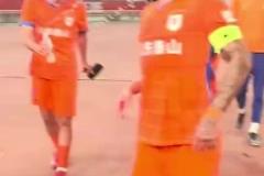 山东泰山队主场大胜深圳,赛后克雷桑却被人背后偷袭了