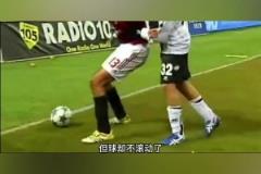 内斯塔直接一口气把球吹出了界!对手:裁判这合理吗?