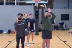 最后一组太逗了!乔丹or詹姆斯?科比or库里?NBA训练师的选择!