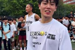 国产文班亚马?1米98瘦弱小哥臂展高达2米14!突进就是暴扣