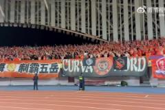 赛后泰山球迷统一高喊:干死国安!