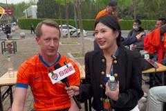 英国足球哥接受美女主持采访:我最喜欢王大雷,因为他才喜欢泰山