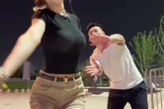 爱了!和孟博龙一起跳舞的小姐姐身材太棒了