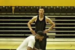 魔鬼肌肉+爆炸弹跳+稳定投射!50年出一个易建联不是开玩笑