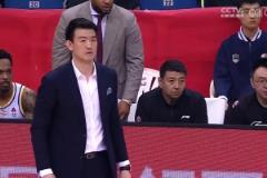 这球你怎么看?鲍威尔造朱俊龙三分犯规