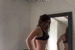 国米女球迷穿搭日常,球衣只穿一半才好看?